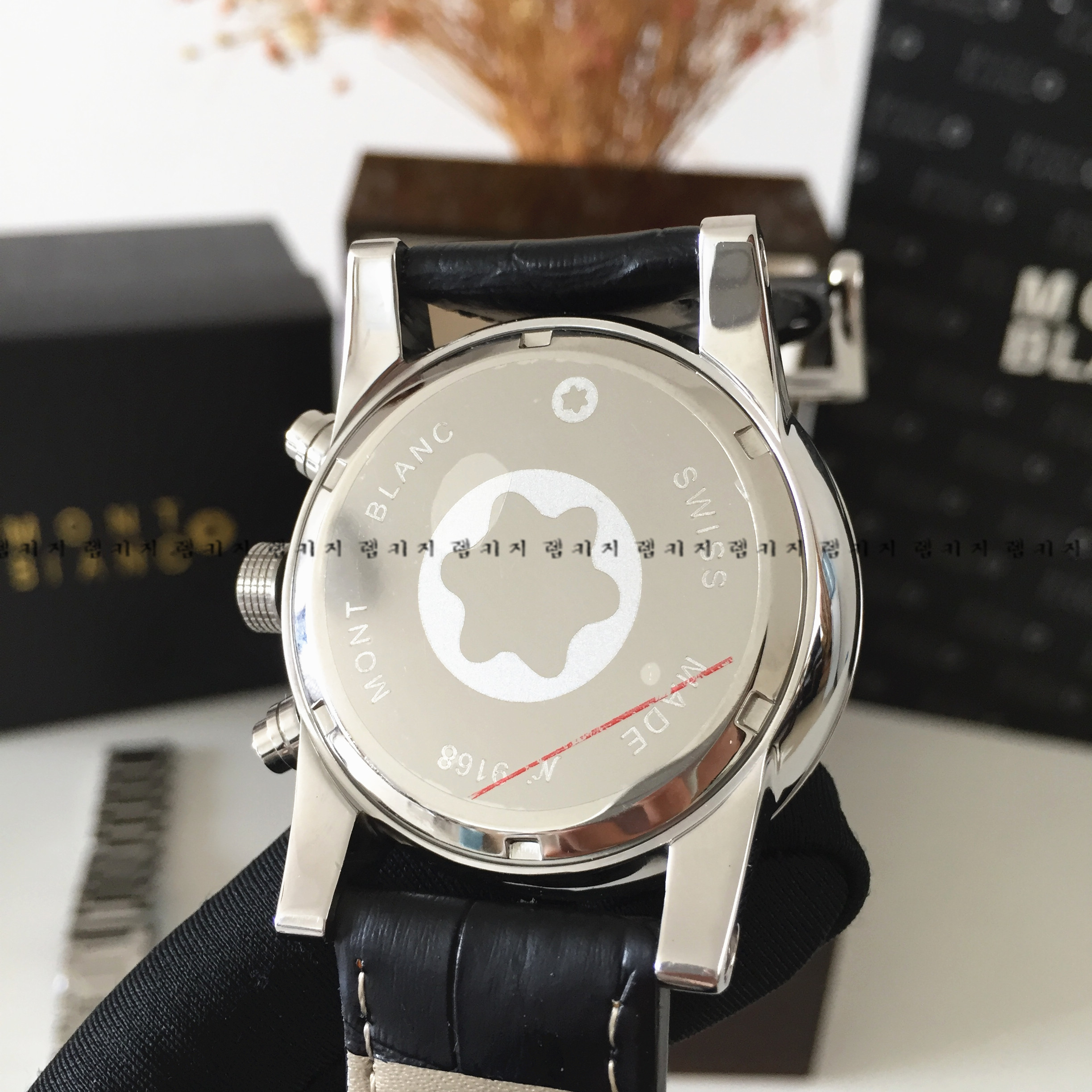 몽블랑 타임워커 화이트다이얼 가죽시계